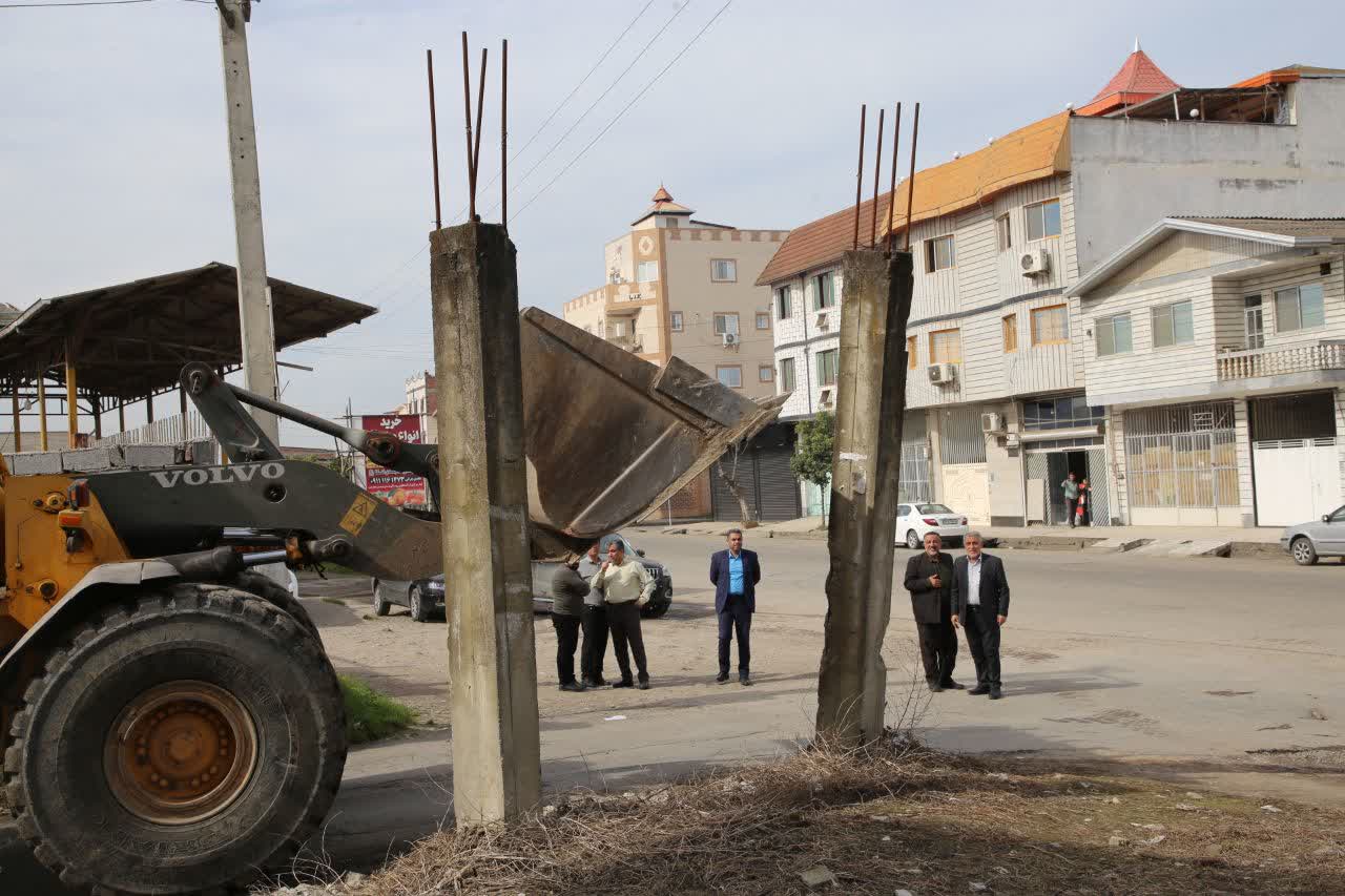 پس از 15 سال یکی از مشکلات اساسی اهالی شهرک امام خمینی با حضور میدانی شهردار حل شد . پس از 15 سال یکی از مشکلات اساسی اهالی شهرک امام خمینی با حضور میدانی شهردار حل شد .